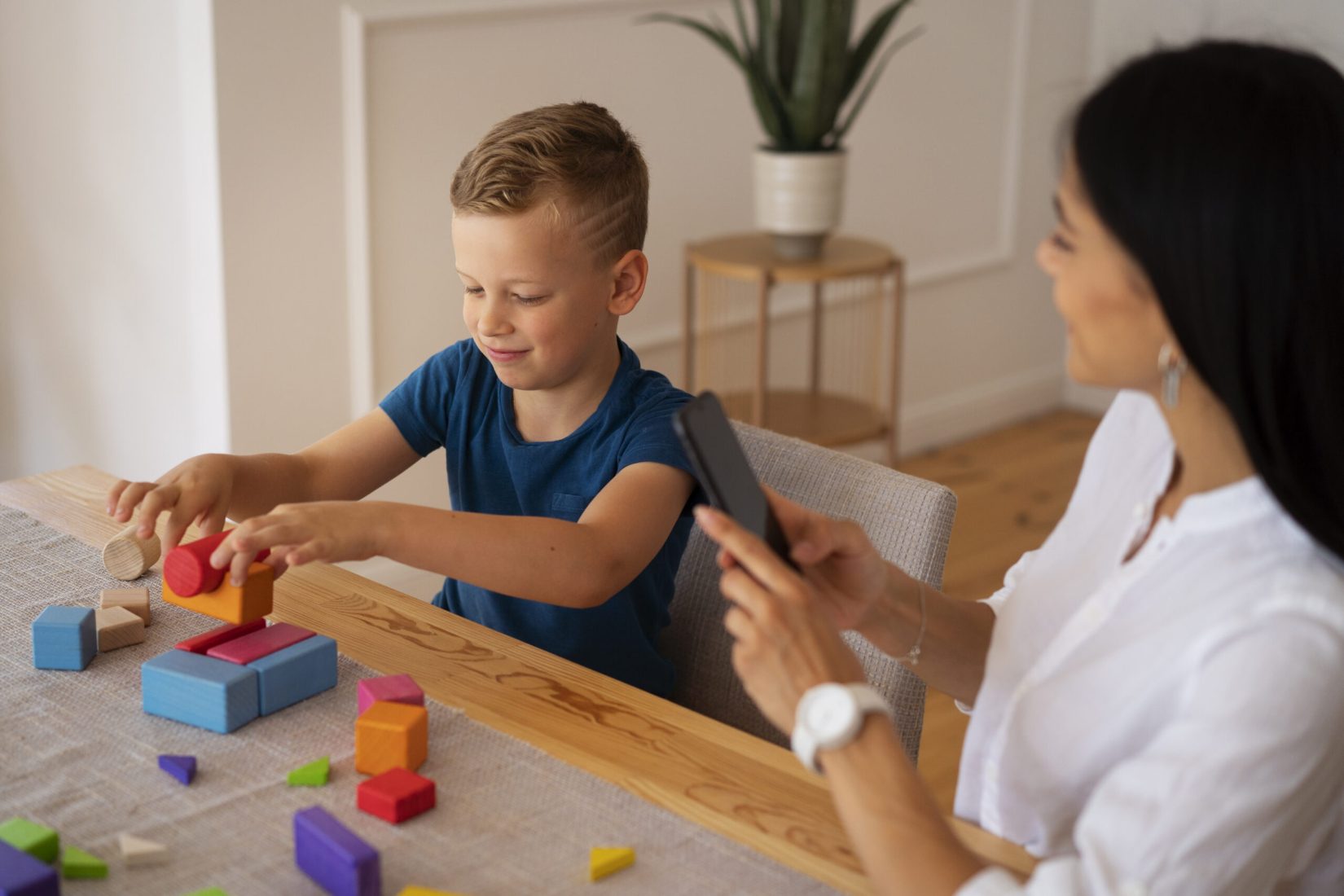 child-with-their-mom-playing-brain-teaser (1)